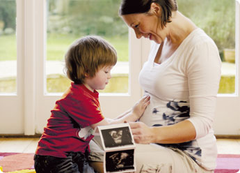 Фото к теме статьи: Как сообщить ребенку о вашей беременности