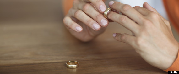 Фото к теме статьи: Трудно ли пережить развод женщине?